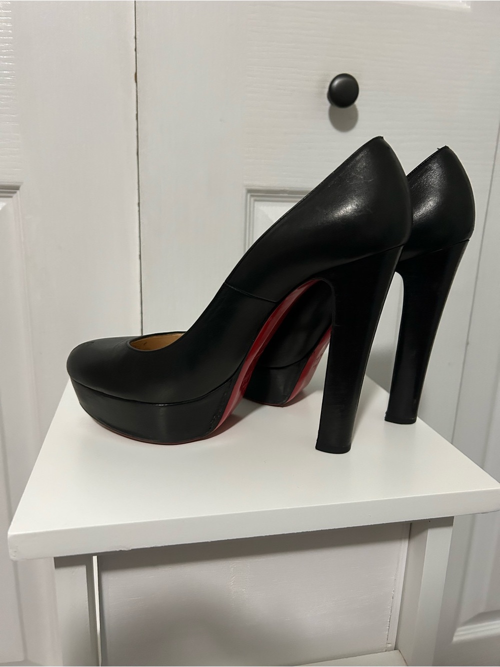 Christian Louboutin Black Leather Pumps with Signature Red Sole - Picture 2 of 4